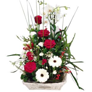 Korg med vackra blommor
